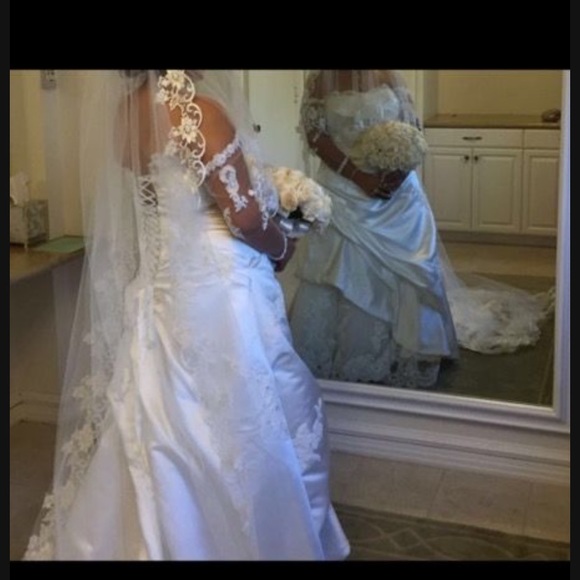 Pronovias wedding gown - Picture 2 of 5